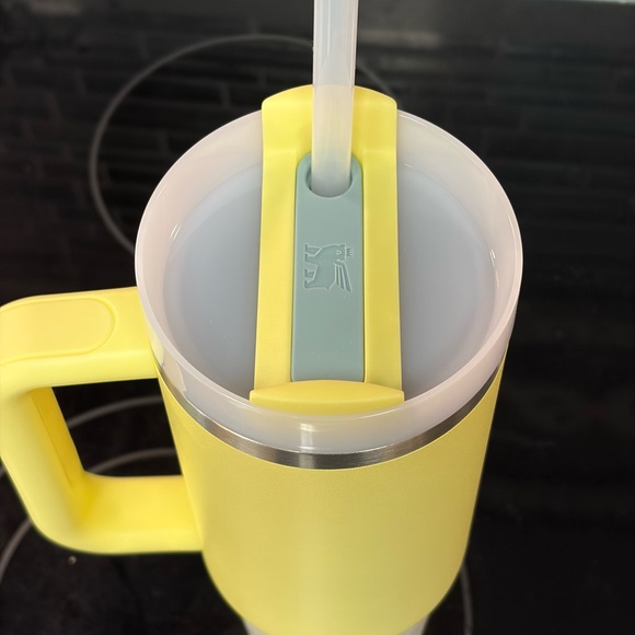 Stanley Lemon Quencher H2.0 Tumbler - Picture 3 of 5